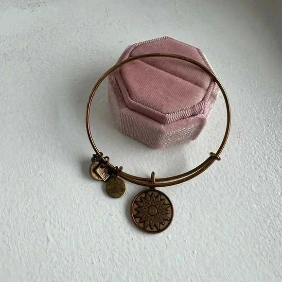 Alex and Ani Brangle New Beginning - Picture 1 of 1